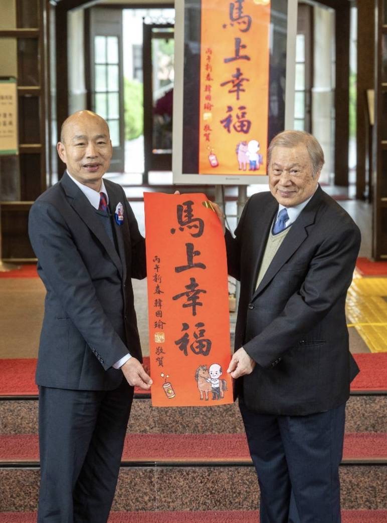 韓國瑜期待「馬上幸福」春聯,帶給大家幸福平安的一年。(圖/攝影記者 邱水文 蔣欣潔)