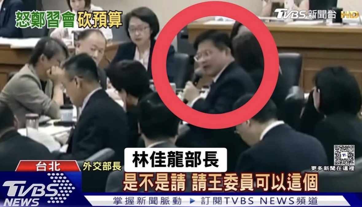 各部會首長均可坐在協商桌前發言,這是歷年來一貫的議事運作方式。(圖/謝榮浤翻攝)