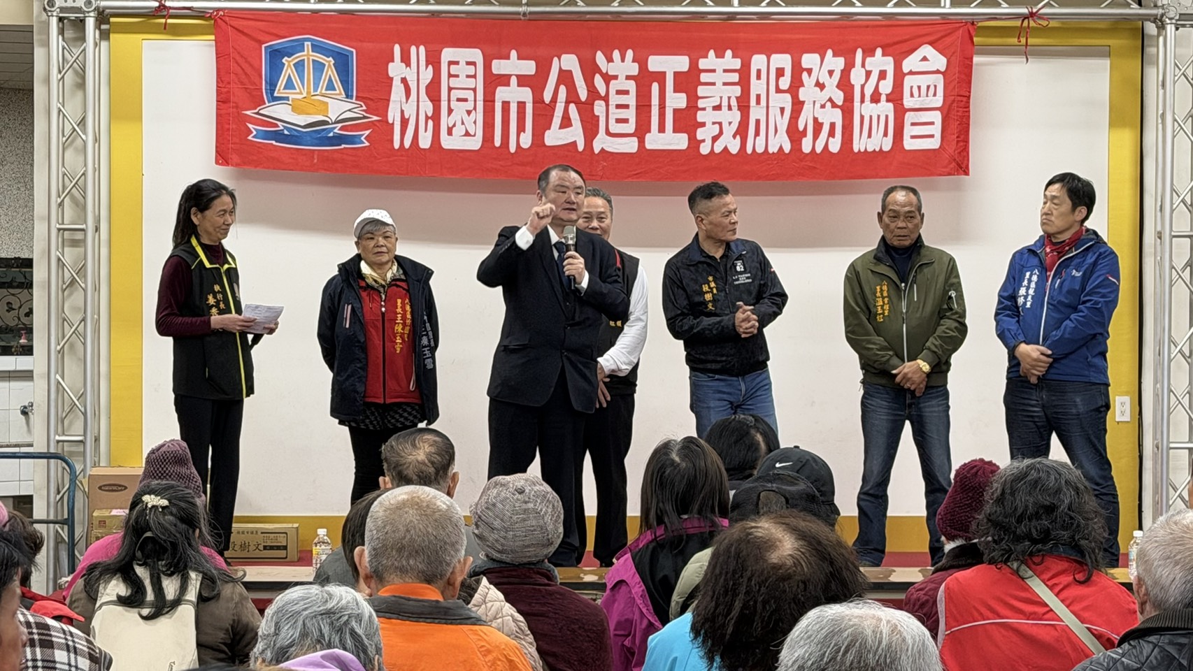 桃園公道正義服務協會舉辦跨年感恩活動，支持108位弱勢老人