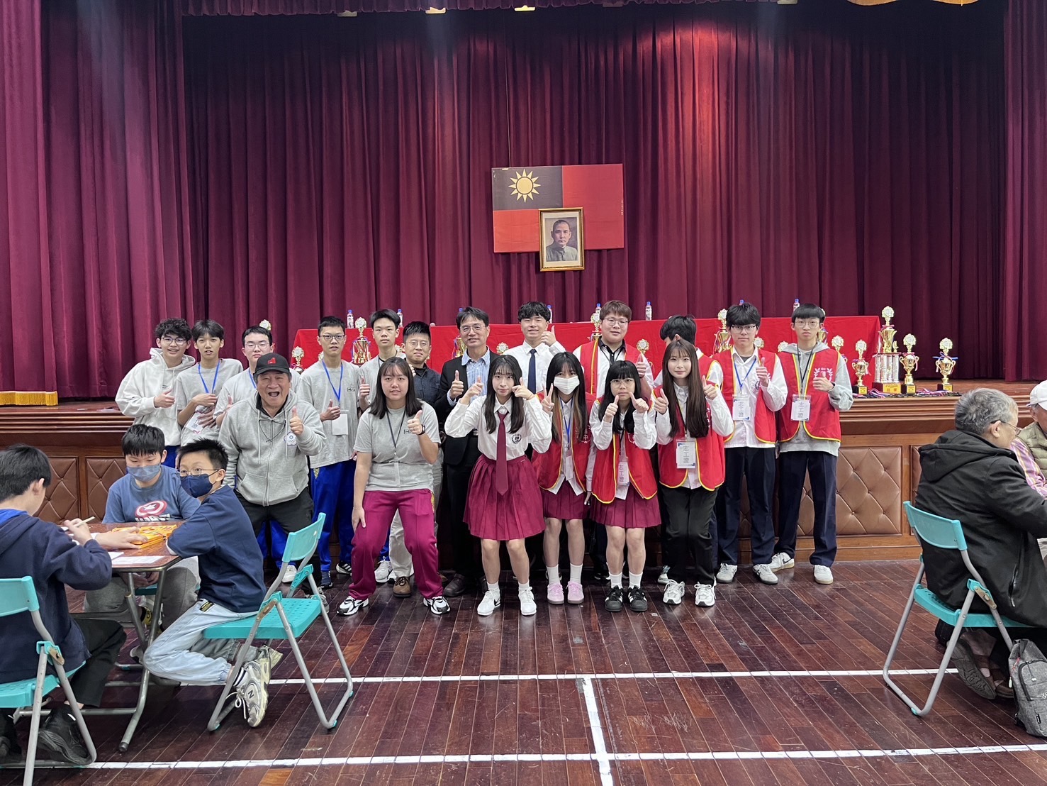 本次承辦活動的苗中橋藝社幹部及志工。（圖/國立苗栗高中提供）
