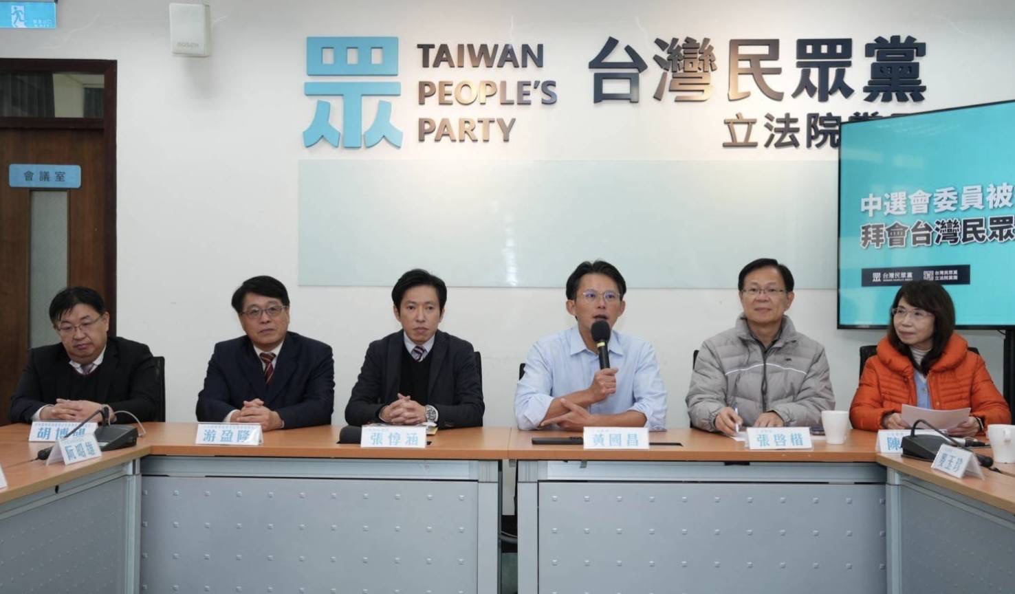 行政院稱禮貌拜會卻小動作不斷　張惇涵搶鏡頭挨批發言失當  張惇涵要立院勿延宕人事　黃國昌：是政院違法，卓榮泰早道歉