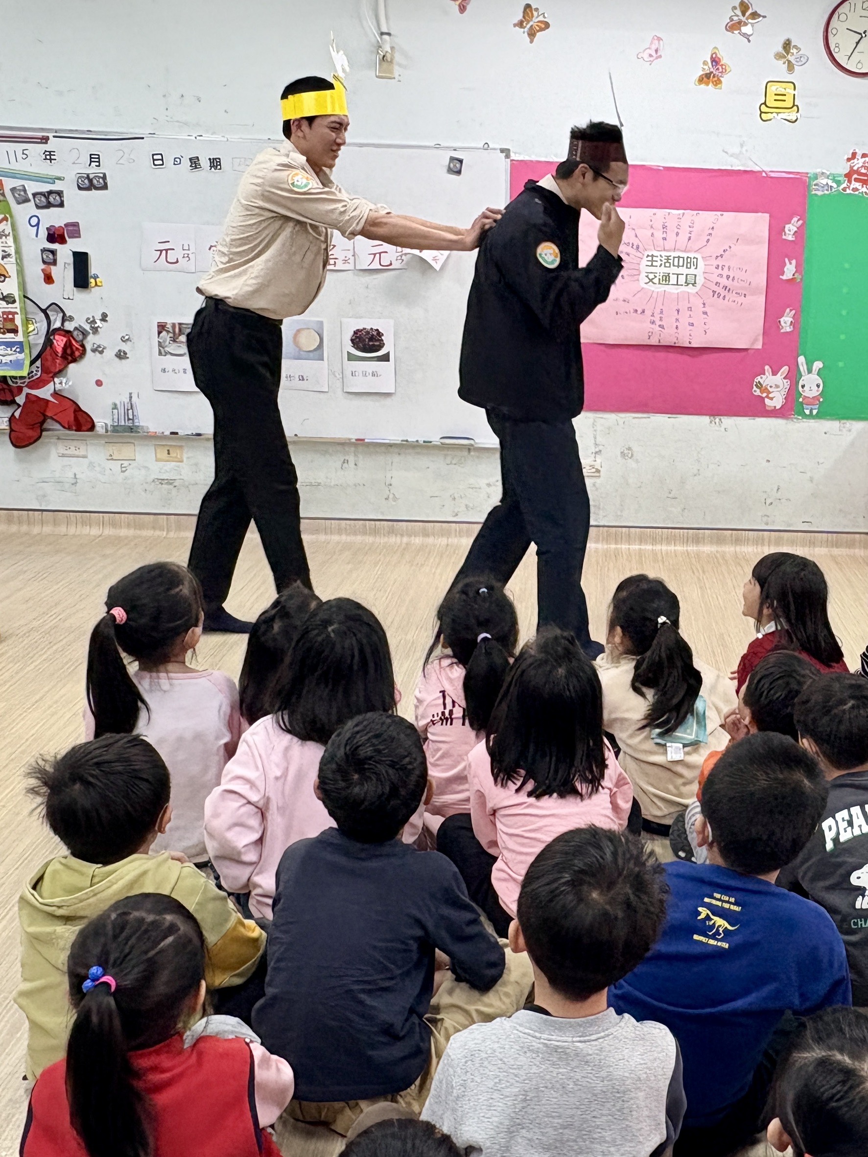 區公所役男哥哥們帶來活潑及生動的演技，讓小朋友們留下美好回憶。（圖/清水區公所提供）