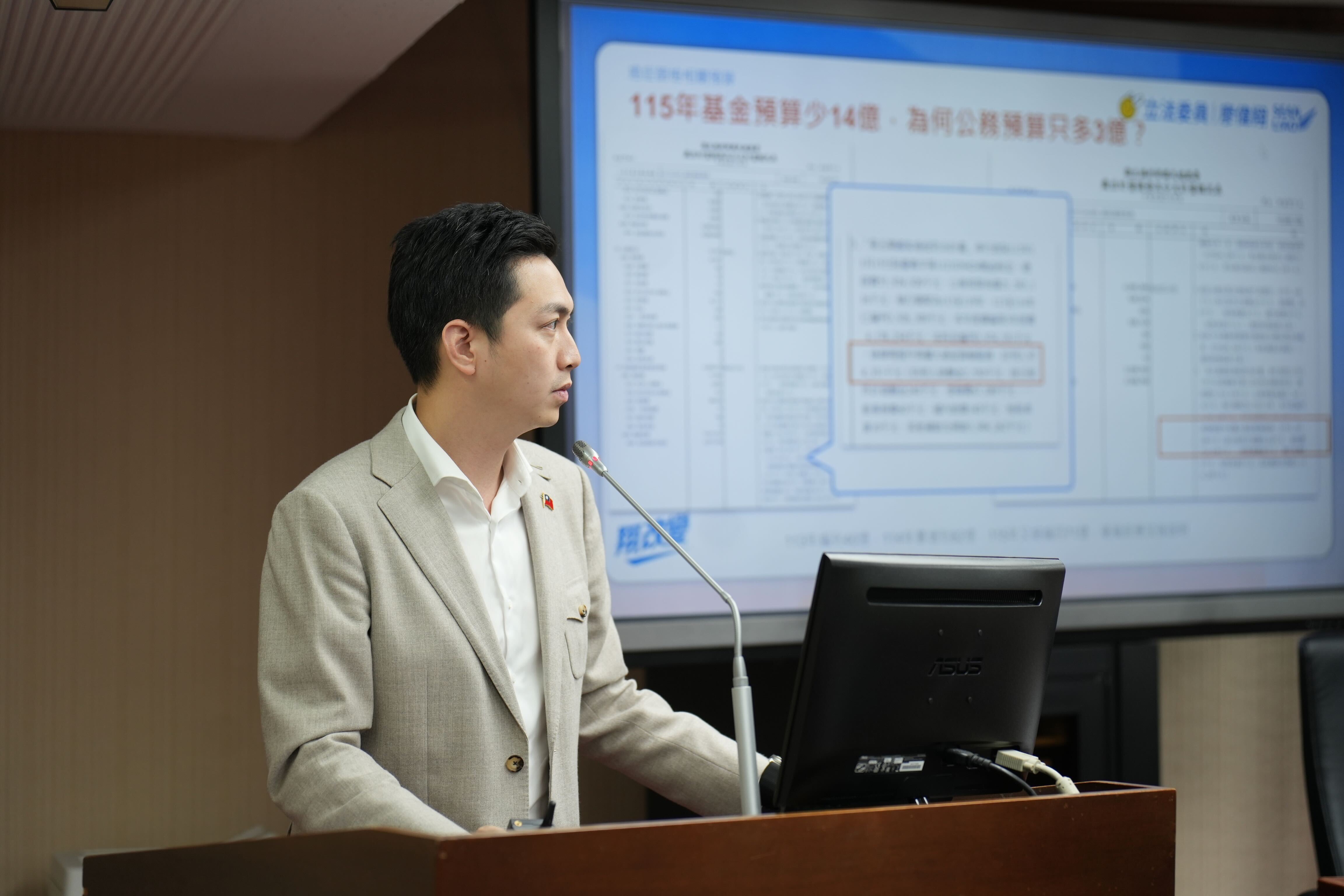 廖偉翔立法委員的質詢剪影。(圖/謝榮浤翻攝)