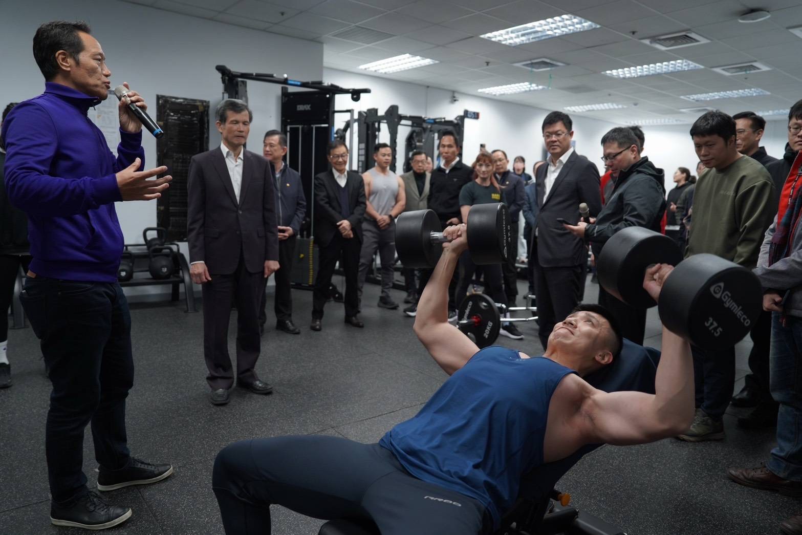 警友會捐贈運動訓練器材　強化警局健身中心守護員警健康