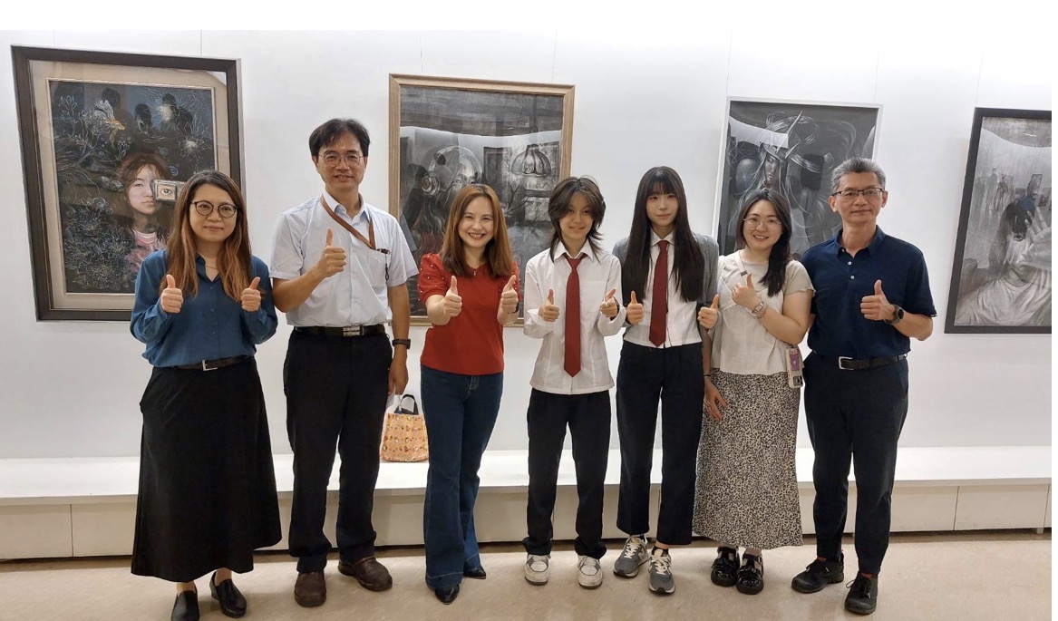 明仁國中師長與就讀苗栗高中學生合影。（圖/苗栗高中提供）