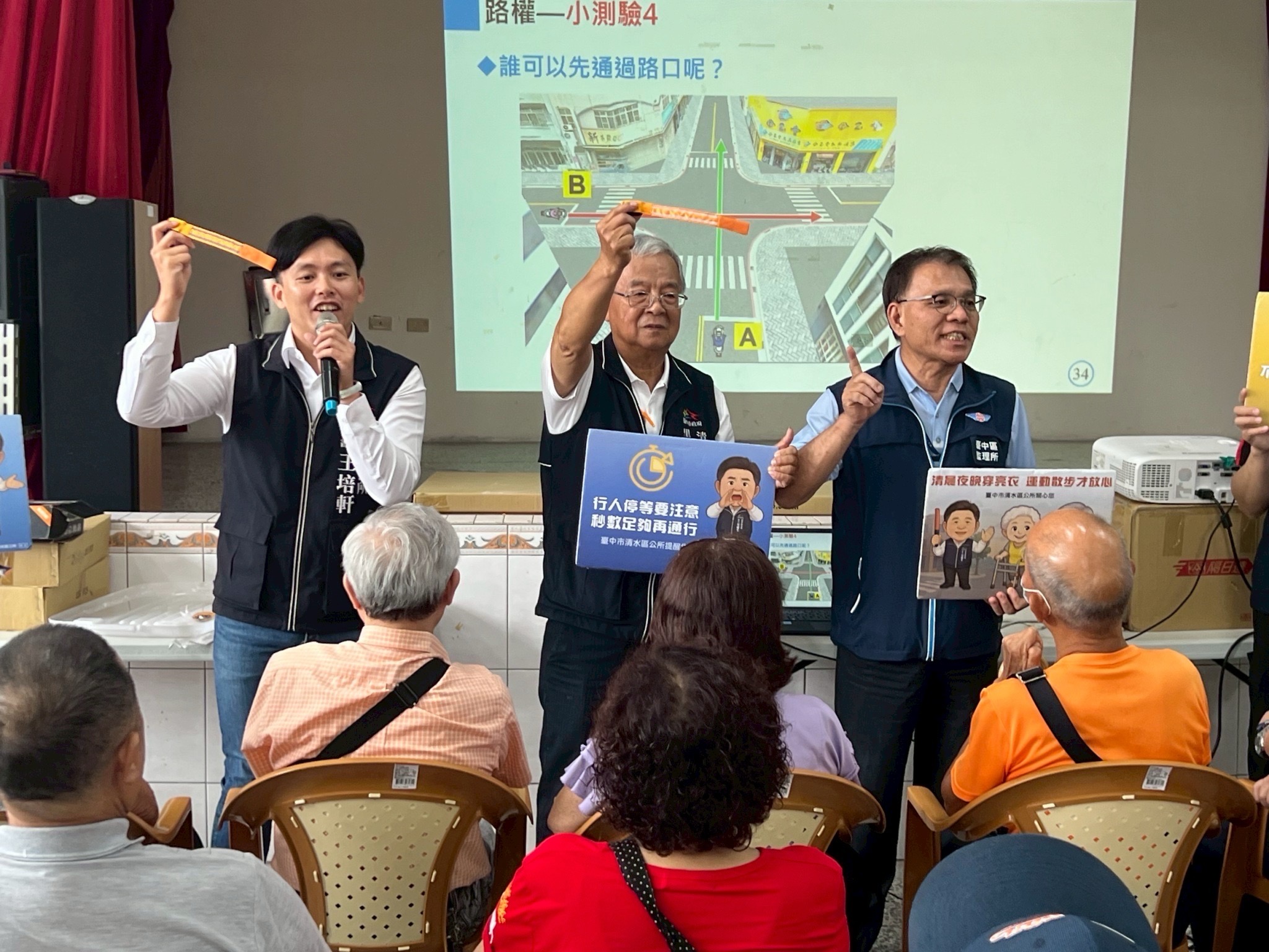 清水區公所與臺中區監理所深入社區辦理高齡換照一站式服務。（圖/翻攝記者  彭美惠）