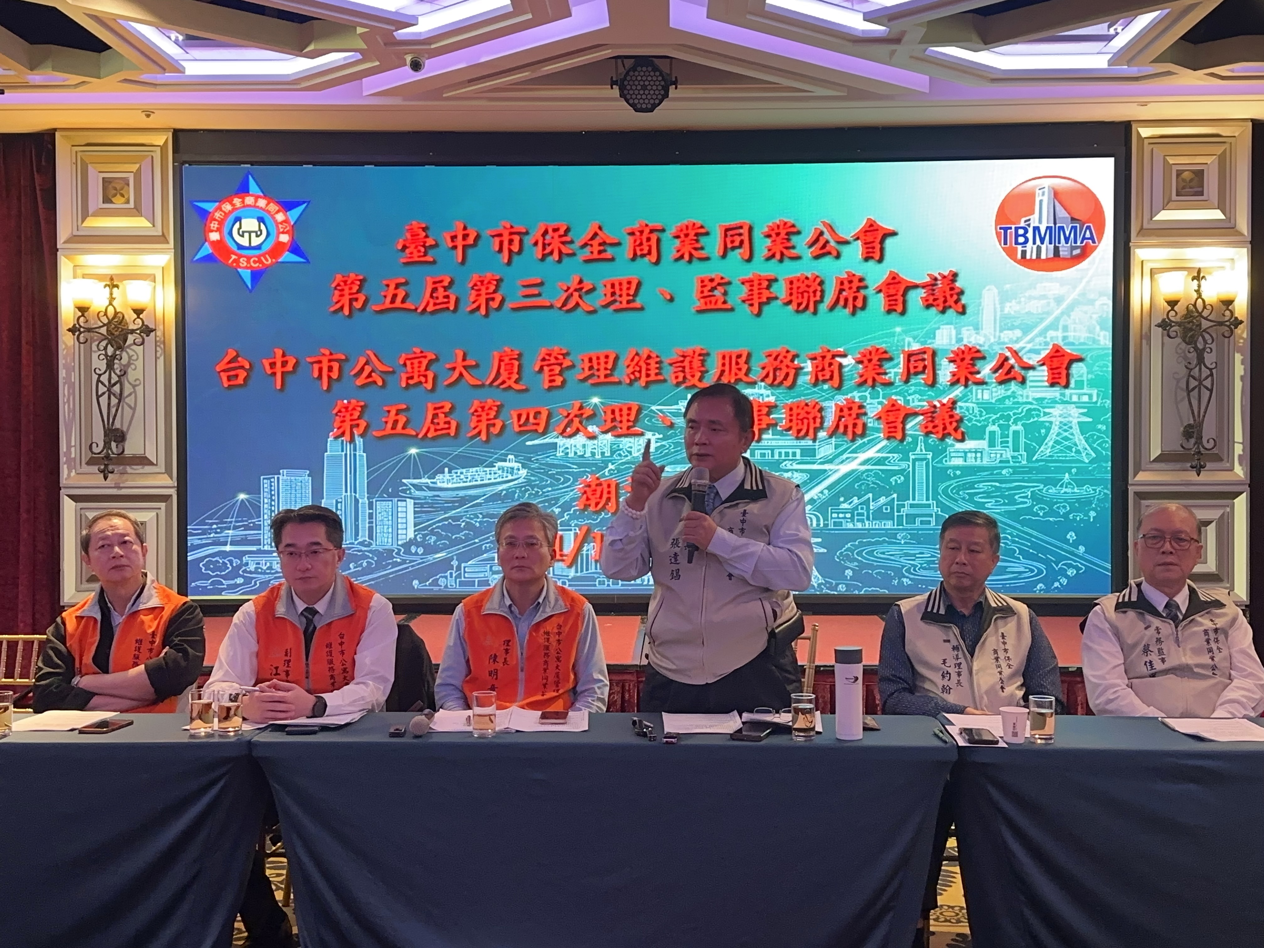 保全公會全國聯合會總會長張達錩（22）日召開北捷隨機殺人保全業緊急應變會議。（圖/謝榮浤  邱水文 李茂榮拍攝）