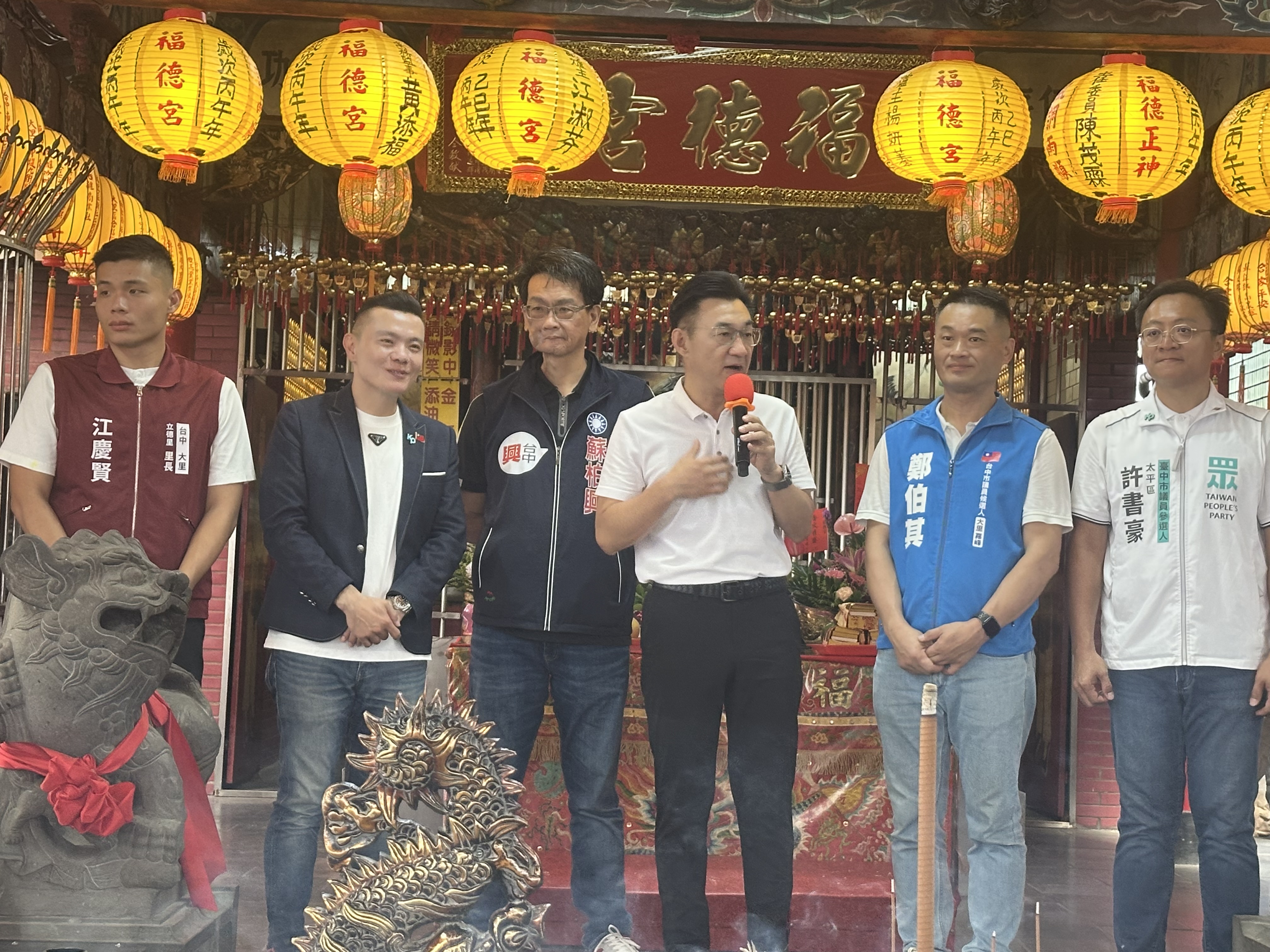 市議員蘇柏興到場參與活動,與現場來賓互動交流。(圖/彭美惠拍攝)