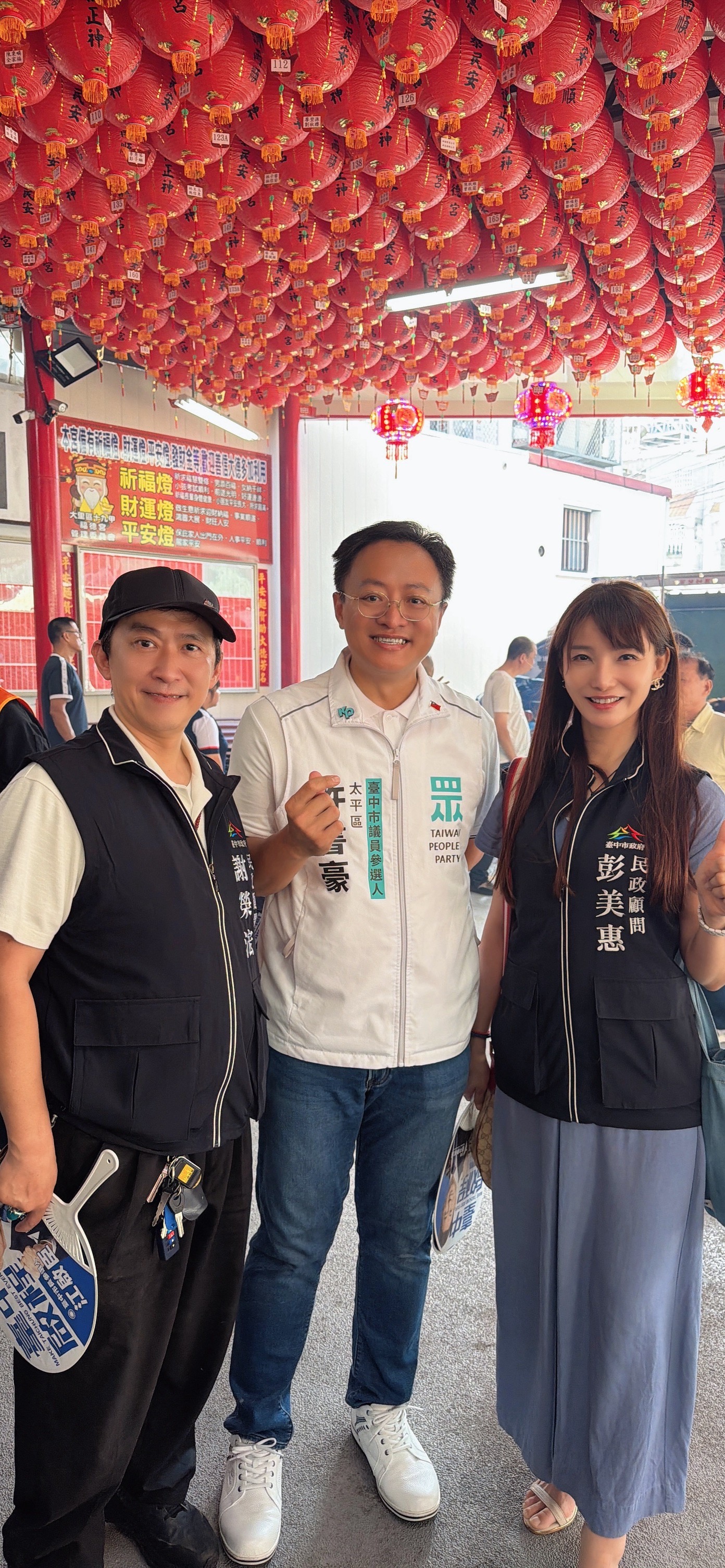 江和樹議員服務團隊主任許書豪將投入太平區議員選舉,持續深入基層拜訪地方民眾,爭取支持。(圖/彭美惠翻攝)