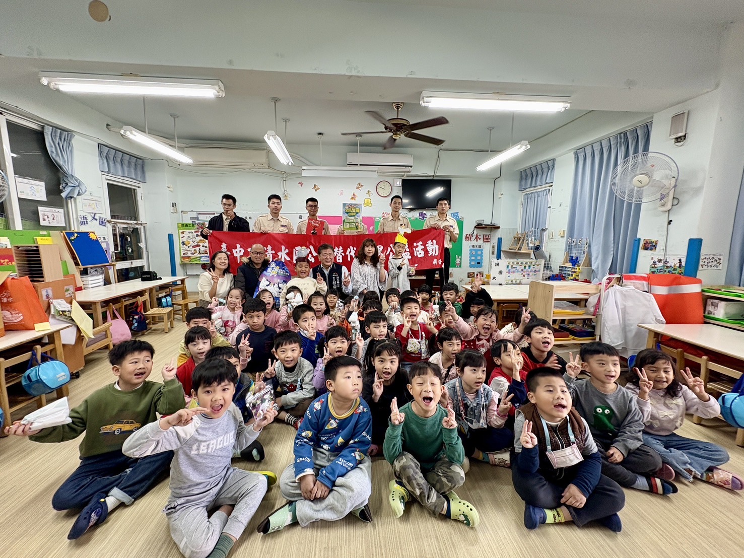區公所替代役男攜手清水幼兒園提供溫暖公益服務。（圖/清水區公所提供）