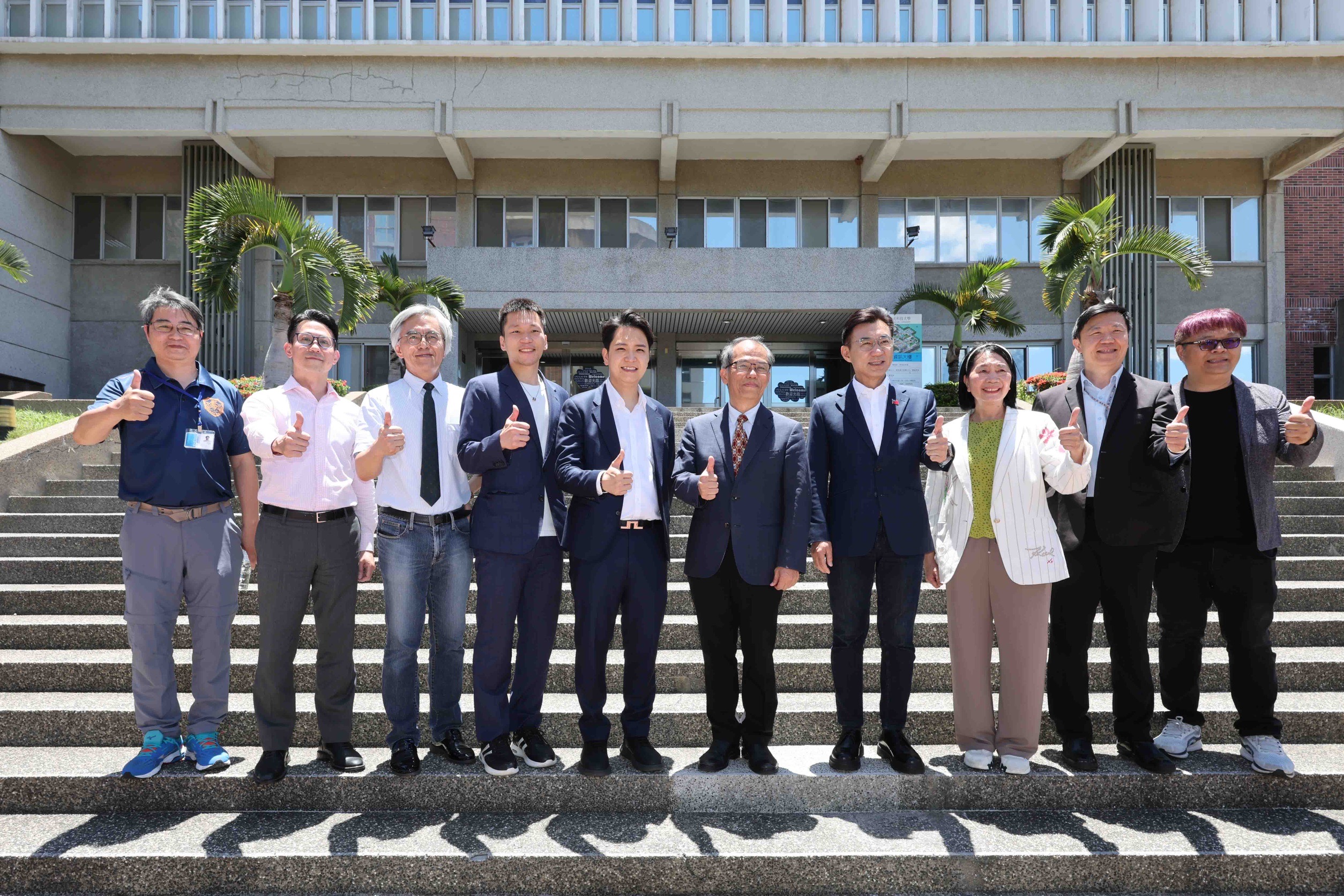 立院教文委員會考察中部電競人才培育　羅廷瑋攜運動部長李洋實地體驗《英雄聯盟》　推動電競法制化