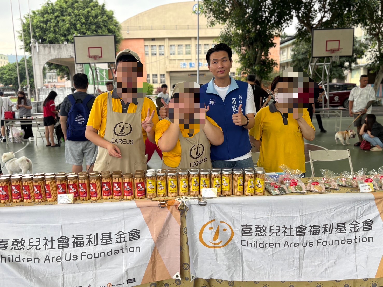 喜憨兒庇護工場在活動現場義賣。（圖/特派陳香桂拍攝）