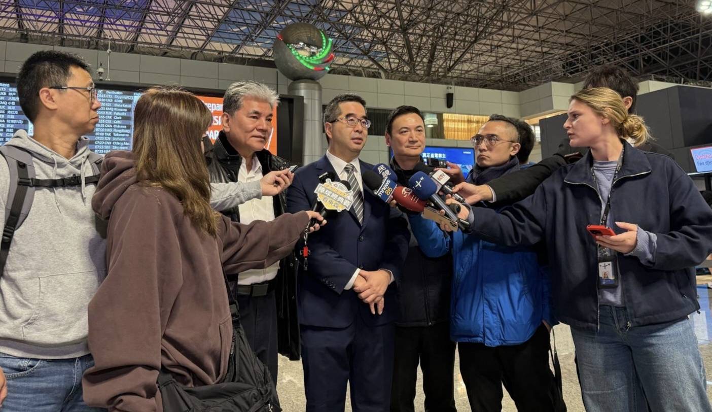 蕭旭岑行前受訪時指出，此行主要是為了臺灣產業及臺灣百姓，中國國民黨要當臺灣產業的溝通者，要當臺灣老百姓的保護者，要當兩岸和平的締造者，這是國民黨此行的重要使命。（圖/攝影記者  邱水文  陳俊雄）