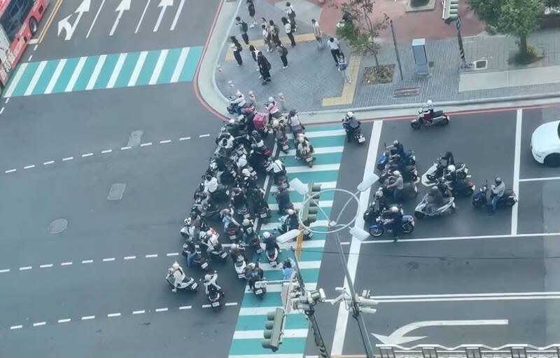 中山醫院外。(圖/記者彭美惠翻攝)