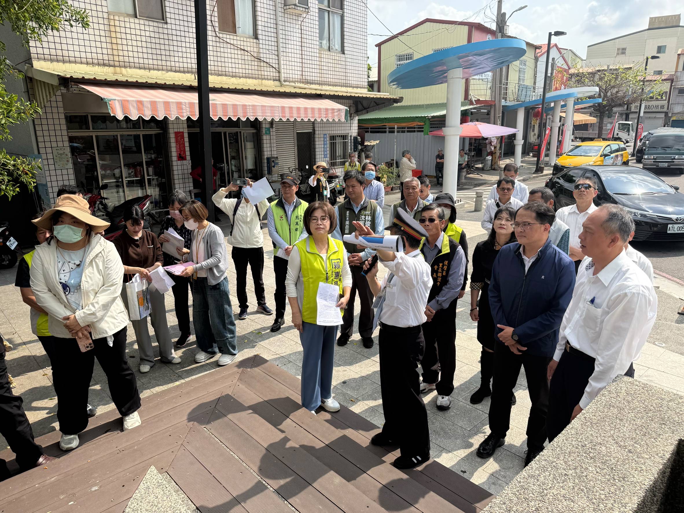 立法委員賴惠員與中央、地方相關單位，實地前往後壁火車站、東崩埤小給1-1等3線灌溉區會勘。（圖/邱水文 蔣孝花翻攝）
